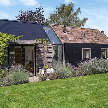 Wrens Nest Villa Chippenham  Exteriör bild