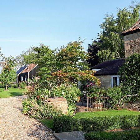 Wrens Nest Villa Chippenham  Exteriör bild