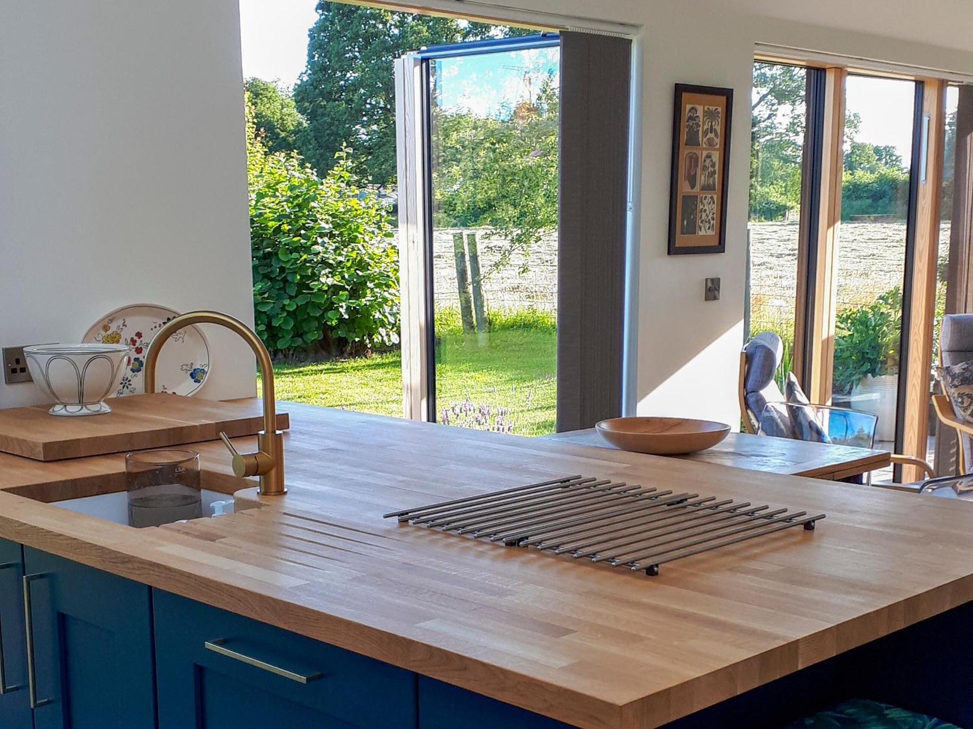 Wrens Nest Villa Chippenham  Exteriör bild